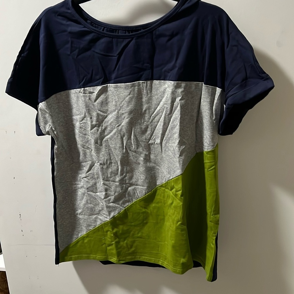 Women’s blouse. Size large